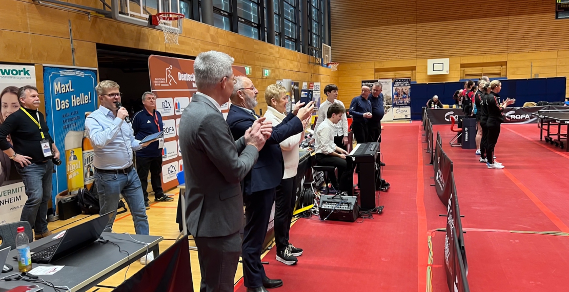 Eröffnung der Pokalmeisterschaften mit Bürgermeister Peter Kloo, Landrat Otto Lederer und SV-DJK Vorsitzende Sabine Balletshofer