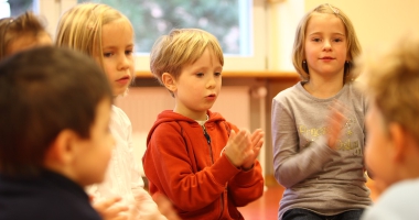 Kinder musizieren