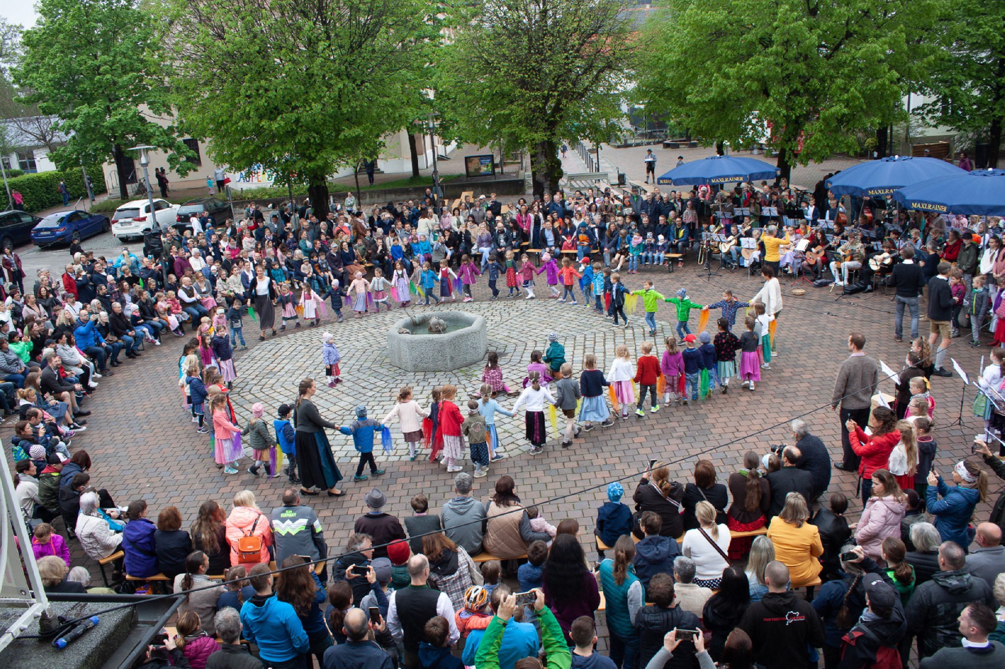 Kinder der musikalischen Früherziehung beim Maibaumfest