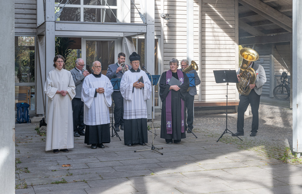 Die Geistlichkeit umrahmt vom Bläserquartett Die Geistlichkeit umrahmt vom Bläserquartett