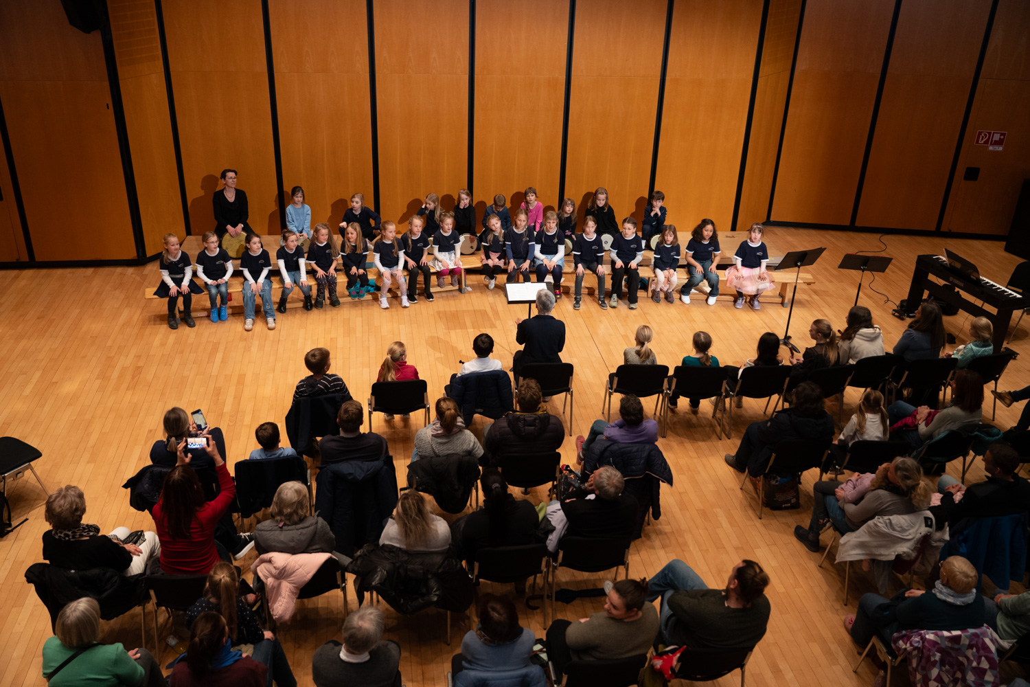 Kinderchor, Grundkurs im Mareissaal Kolbermoor Kinderchor, Grundkurs im Mareissaal Kolbermoor