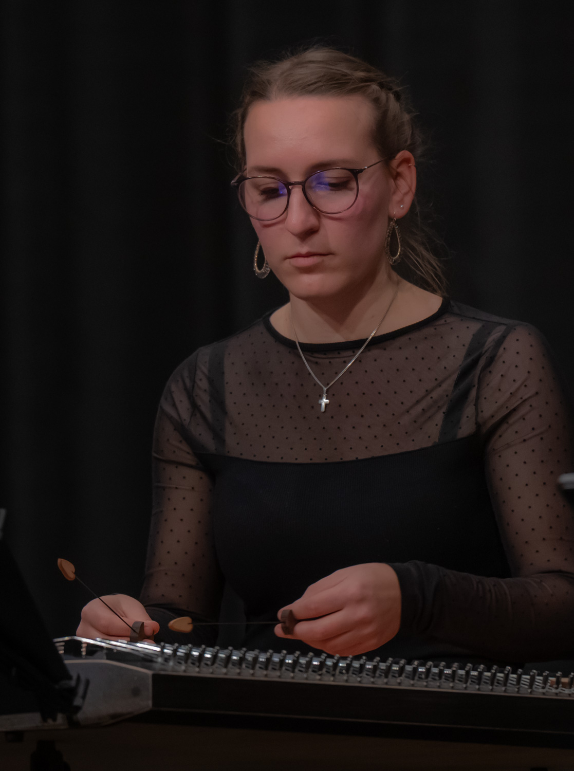 Maria Weigl auf der Bühne im Mareissaal Maria Weigl auf der Bühne im Mareissaal