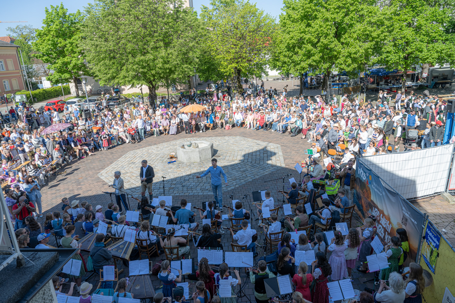 Gemeinschaftsprojekt beim Maibaumfest 